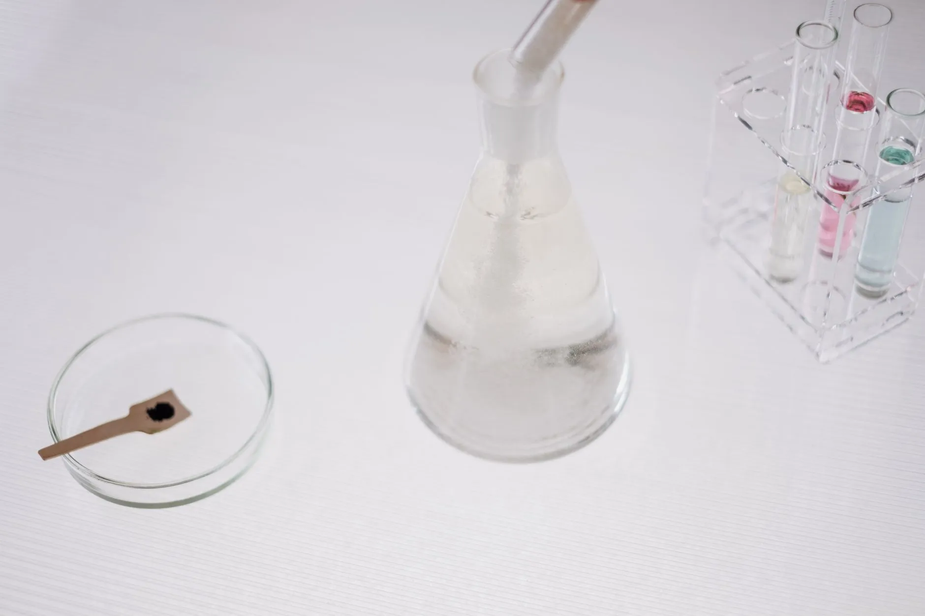 图文制作与广告设计如何协同提升品牌物料落地效果